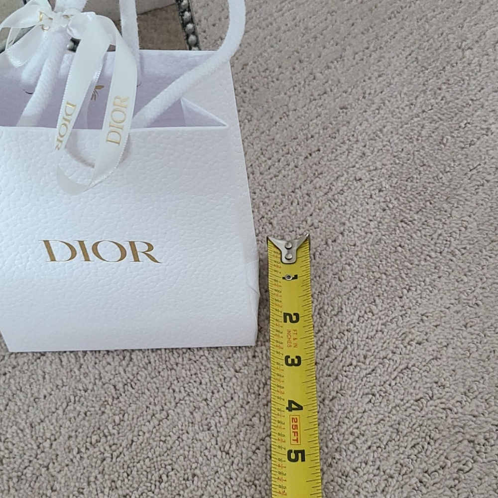Dior Bag & Ribbon - Picture 5 of 6